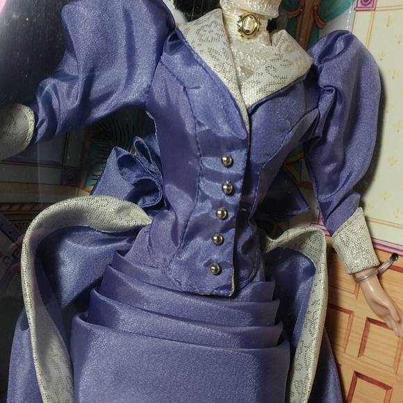 Vintage Avon 1997 Barbie Avon Representative Doll - Picture 8 of 12